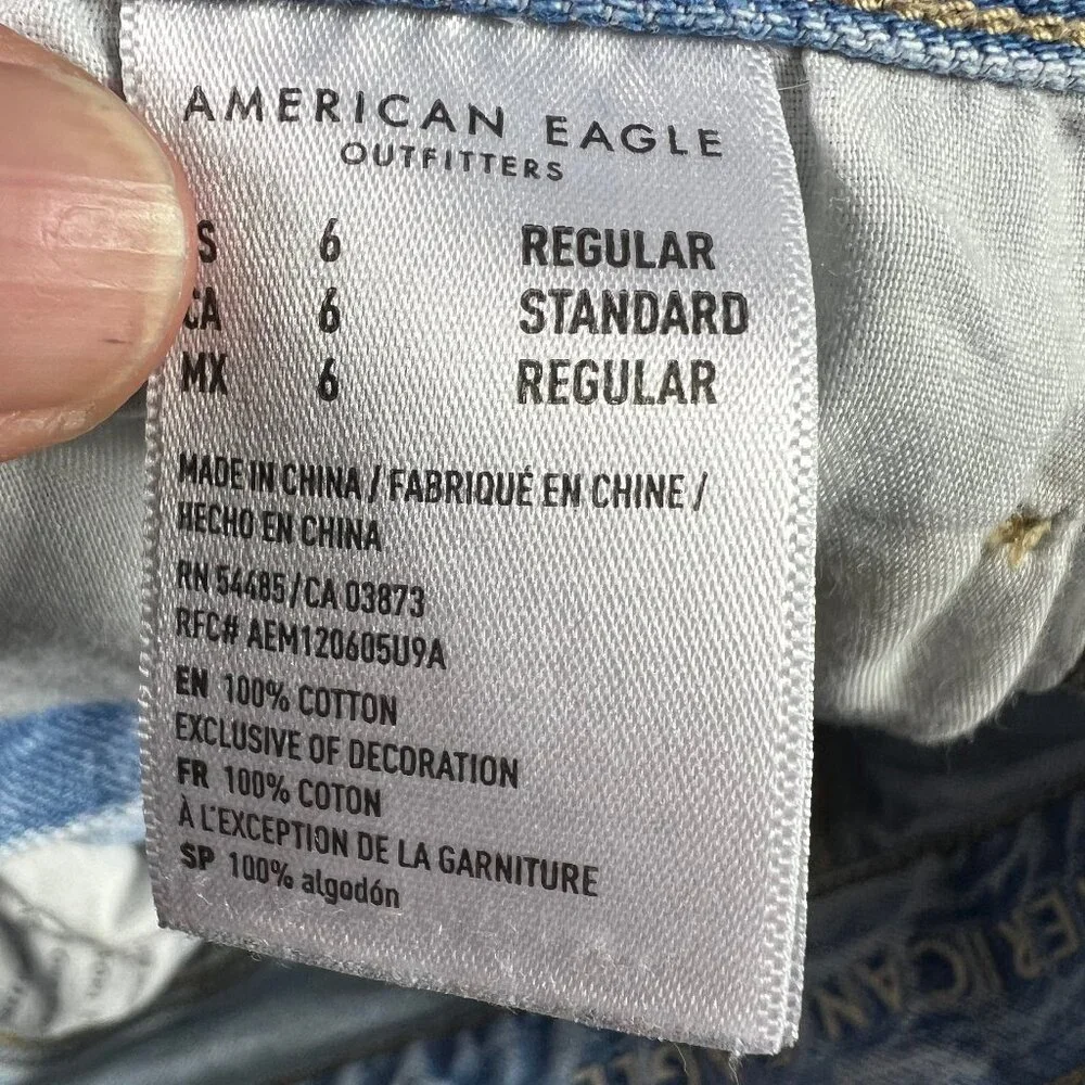 American Eagle Short Women 28* Mom Hi Rise Light Blue Faded Cut Off Jorts Tag 6R